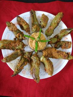 ભરેલા મરચાં (Bharela Marcha Recipe In Gujarati) રેસીપી મુખ્ય ફોટો