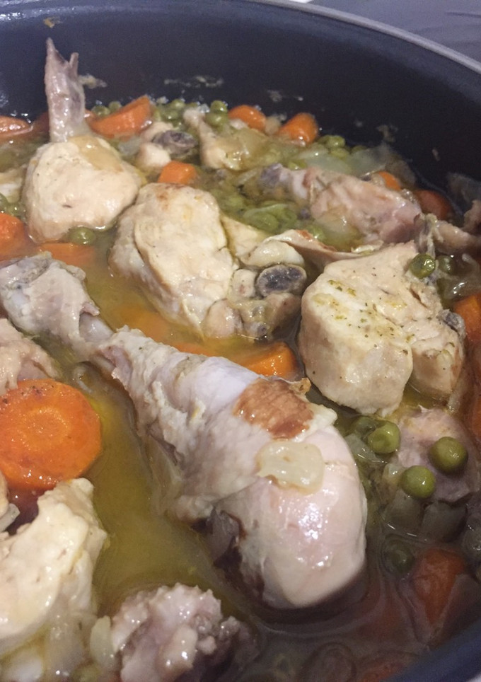 Una foto de Pollo al vino blanco