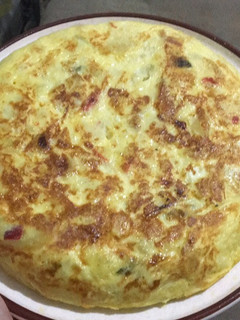 Una foto de Tortilla de patatas con pimientos