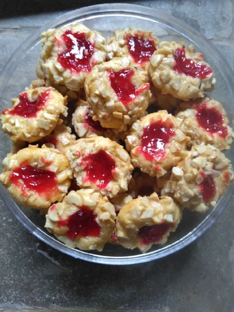 Easy Steps to Make Strawberry Thumbprint Cashew Peanut Cookies the So Delicious So Delicious
