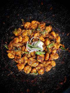 கடற்கரை இறால் வறுவல் (Kadarkarai iraal varuval recipe in tamil) செய்முறை முக்கிய புகைப்படம்