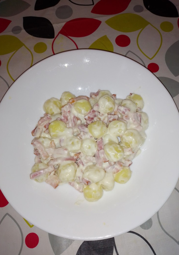 Una foto de Ñoquis con bacon