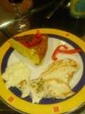 Pollo a la plancha, salsa tártara y pimientos caramelizados
