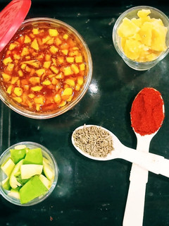 कच्चे आम का गुड़ वाला मुरब्बा (Kaccha aam ka gur wala murabba recipe in Hindi) रेसिपी मुख्य फोटो