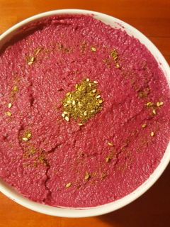 Une photo de Houmous à la betterave