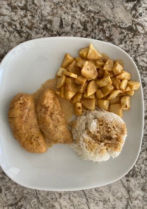Una foto de Pollo a la crema