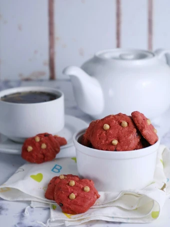 Langkah Gampang Membuat Resep Crunchy red velvet cookies yang Bisa Manjain Lidah Anti Ribet, Uenak Banget
