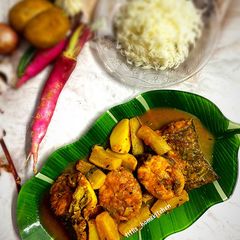 A picture of Shol Mulo aka Mooli Maachli.