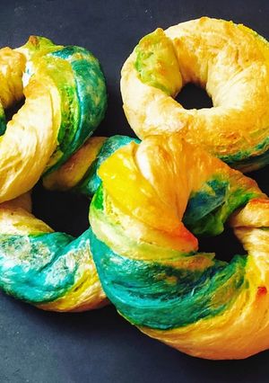 A picture of Multi Colored bagel.