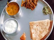 A picture of chapati with rice