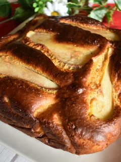 Una foto de Bizcocho de leche condensada y pera