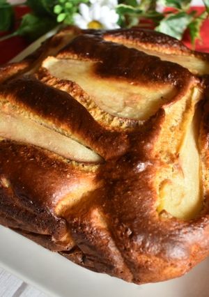 Una foto de Bizcocho de leche condensada y pera