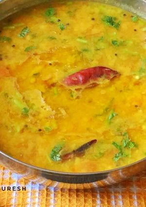 A picture of Khatti meethi Arhar ki Dal.