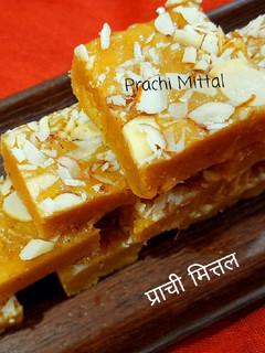 मावा बर्फी (mawa barfi recipe in Hindi) रेसिपी मुख्य फोटो