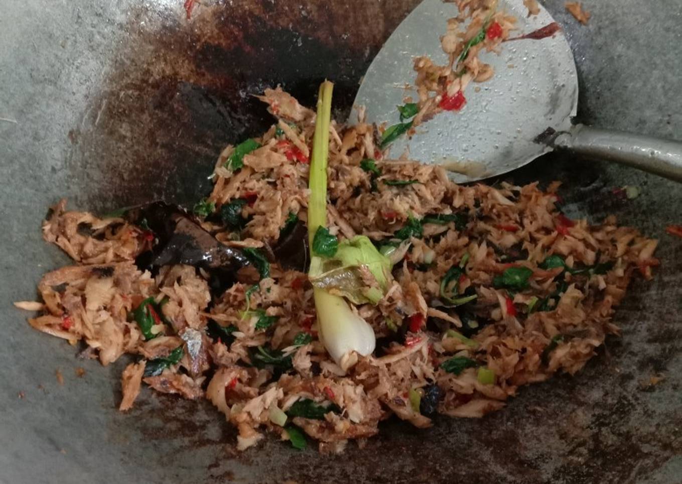 Suwir Tongkol Kemangi Ala Ambu