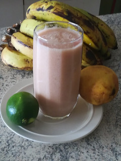 Una foto de Batido de Cambur, guayaba, limón y celery