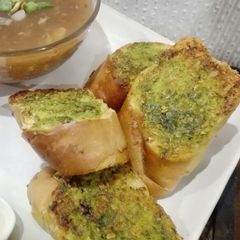 Garlic bread with 19 b soup A picture of Garlic bread with 19 b soup.