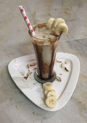 A picture of Chocolate banana milkshake.