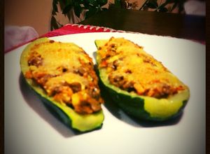 Una foto de Zapallitos italianos rellenos con lentejas
