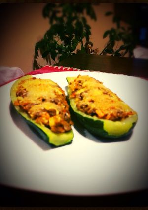 Una foto de Zapallitos italianos rellenos con lentejas