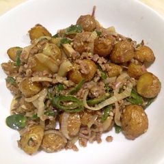 A picture of Sautéed baby potatoes with ground beef (lunch).