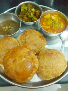 उड़द दाल की कचौड़ी (urad dal ki kachodi recipe in Hindi) रेसिपी मुख्य फोटो