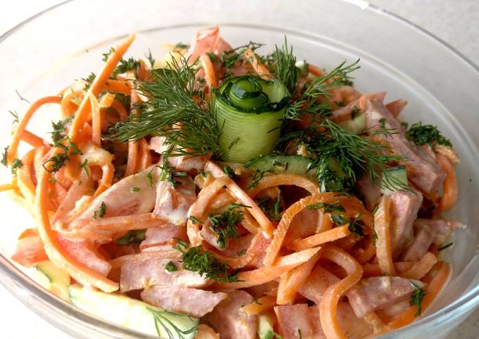 Салат с морковкой по-корейски и копченой колбасой: 3 рецепта