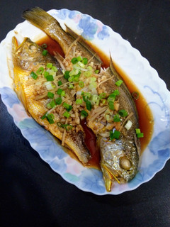 蒜味蒸魚(低醣生酮餐)(家常菜)(簡單料理)(電鍋料理) 的食譜成品照片