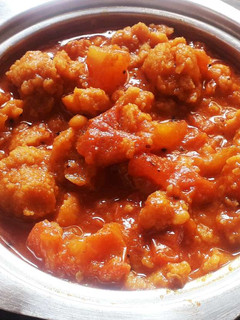 ટામેટાં અને મગ ની દાળ ની વડી નું શાક (Tomato Moong Dal Vadi Shak Recipe In Gujarati) રેસીપી મુખ્ય ફોટો