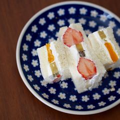 A picture of Fruit Sandwich.