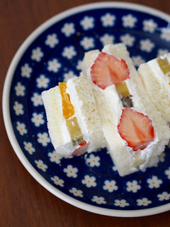 A picture of Fruit Sandwich.