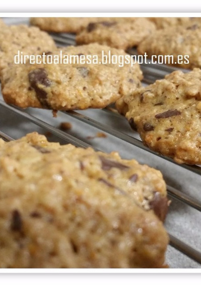 Una foto de Galletas de avena, naranja y chocolate
