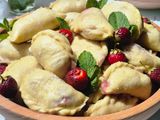 Пухкі вареники з полуницею на парі 🍓