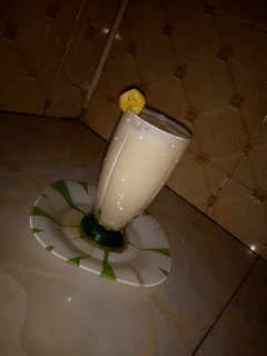 A picture of Healthy oats and banana smoothie.