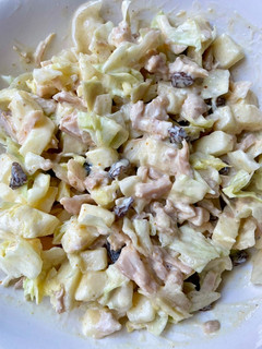 Una foto de Ensalada de pollo con curry