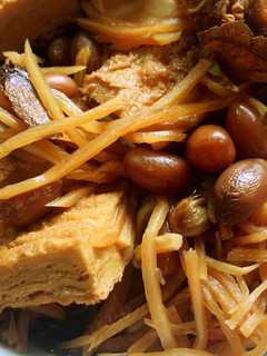 自製滷花生の燒豆包筍絲 的食譜成品照片