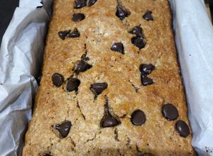 Una foto de Budín de banana, avena y frutos secos😋