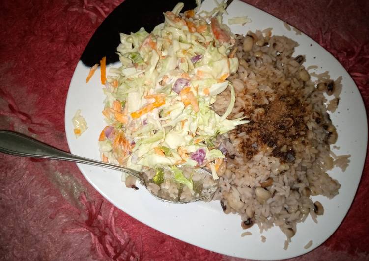 Rice and beans with coleslaw😋😋😋