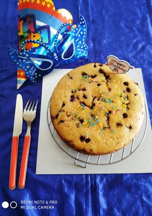 વેનીલા ચોકલેટ ચિપ્સ કેક (Vanilla Chocolate Chips Cake Recipe In Gujarati) રેસીપી મુખ્ય ફોટો