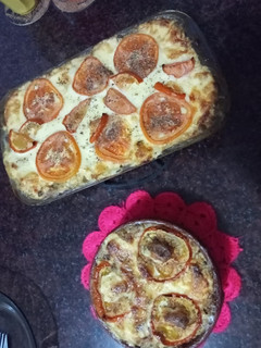 Una foto de Pastel de arroz integral relleno de arvejas y ricotta cremosa