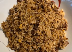 Hình của món Cơm chiên bò kiểu Thái.