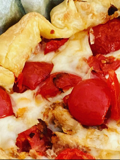 Foto di Torta salata pomodorini e tonno