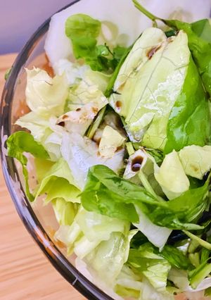 Una foto de ENSALADA DE HOJAS VERDES 🍃 🥬🥗🥒🥬🍃🥗