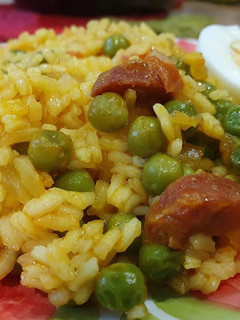 Una foto de *Arroz con cúrcuma y guisantes*