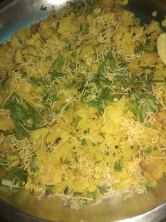 बटाटा पोहा (Batata poha recipe in hindi) रेसिपी मुख्य फोटो