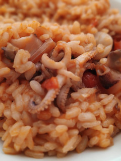 Una foto de Arroz medio caldoso con calamares en Olla GM