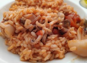 Foto principal de Arroz medio caldoso con calamares en Olla GM