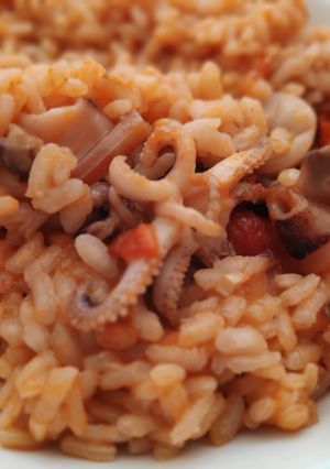 Una foto de Arroz medio caldoso con calamares en Olla GM