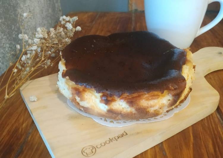 Resep Basque Cheesecake | Burn Cheesecake yang Enak