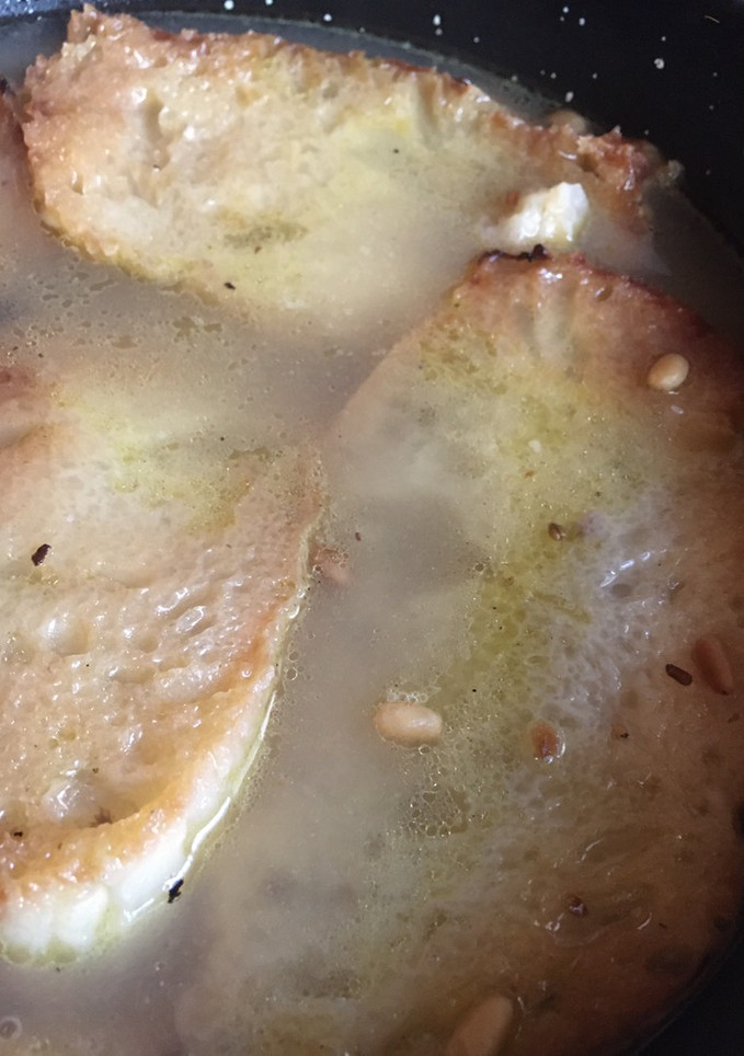 Una foto de Maimones o sopa de ajo granaína…